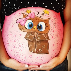 Bellypaint oftewel buikschildering kan als je 30-36 weken zwanger bent. 